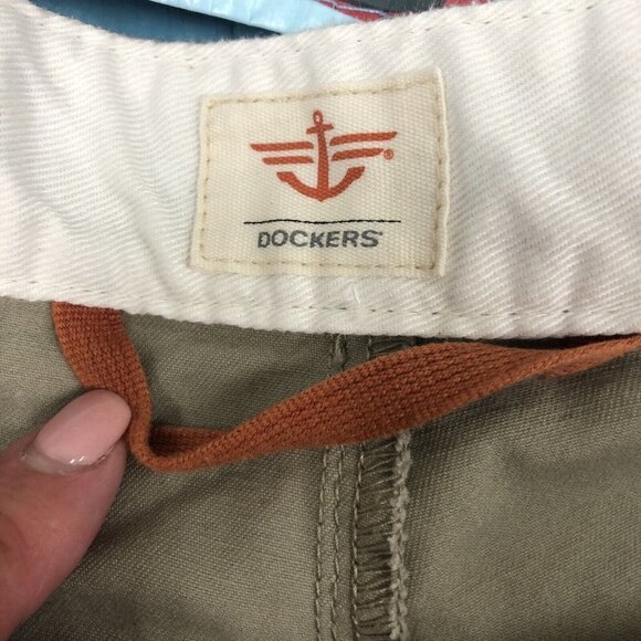 DOCKERS KHAKI MEN'S Sz 40 SHORTS FLAT FRONT CLASSIC FIT - Picture 3 of 6